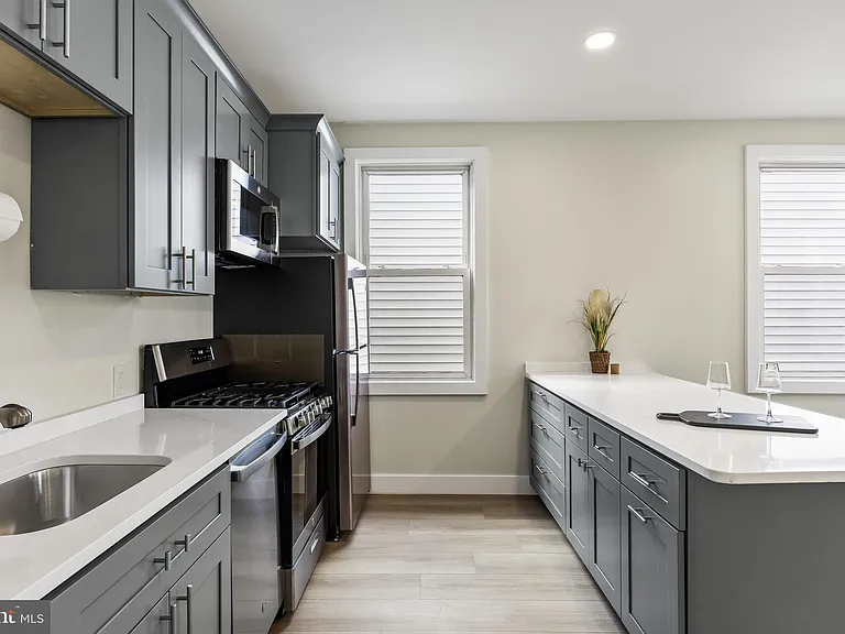 607 Station Ave — Photo 14