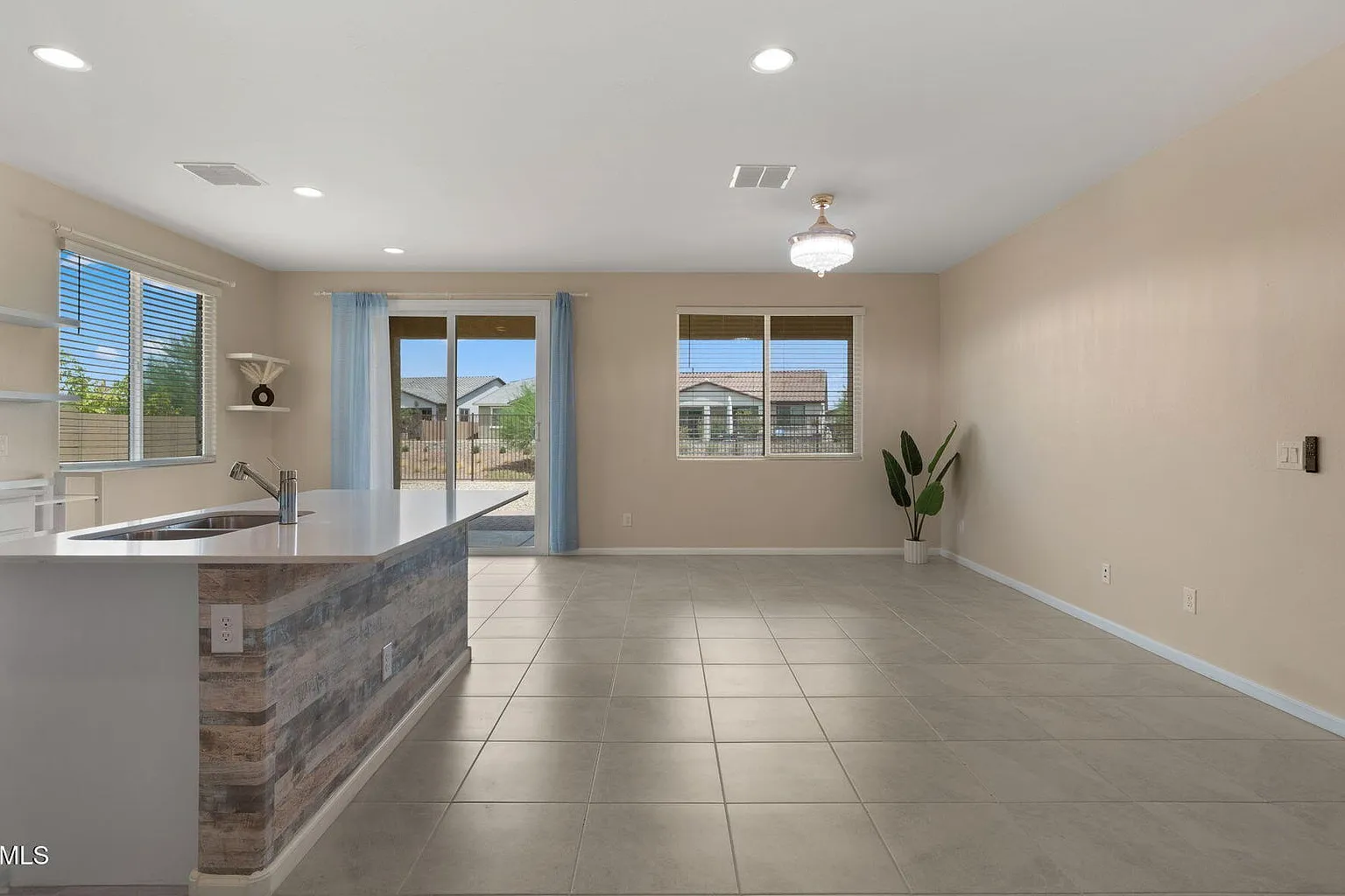2 bed, 1238 sqft, $2,100 — Photo 3