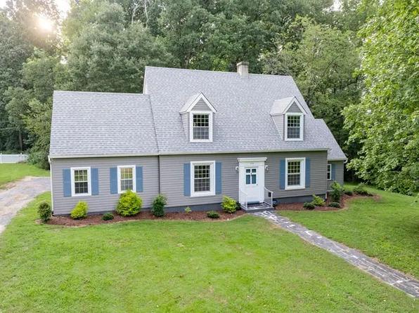 706 College Ave, Blackstone, VA 23824