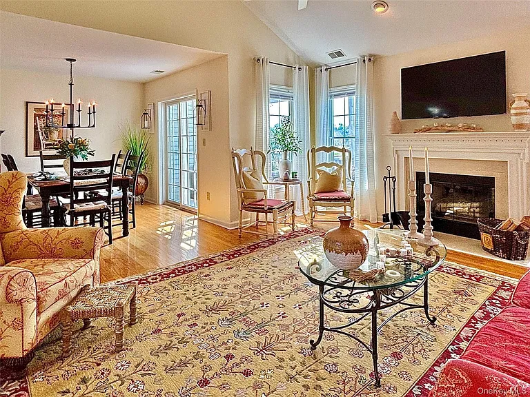202 Cinnamon Cir — Photo 4