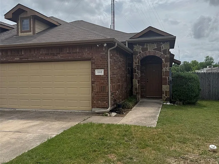 1112 Brendon Lee Ln — Photo 2