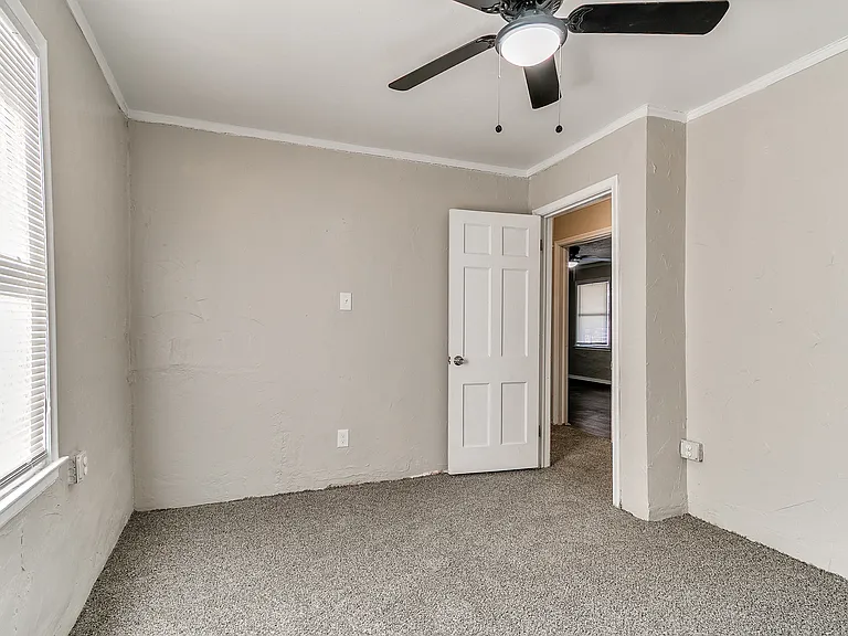 220 E Jacobs Dr — Photo 11