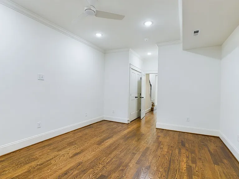 2515 E Franklin St — Photo 20