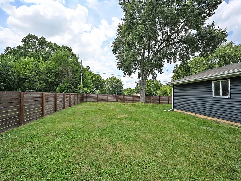 409 Glenn St — Photo 41