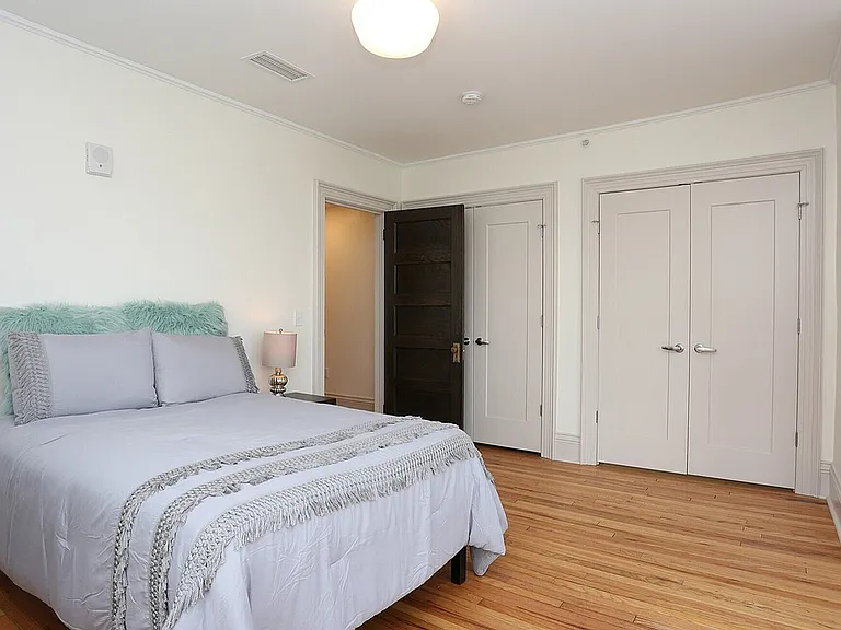 UnCommon Apartments — Photo 21