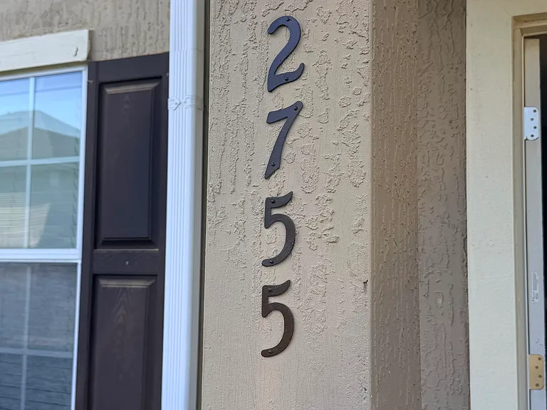 2755 Hollybrook Ln — Photo 2
