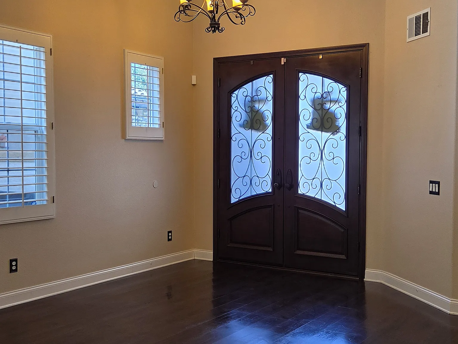 5 bed, 3194 sqft, $3,795 — Photo 4