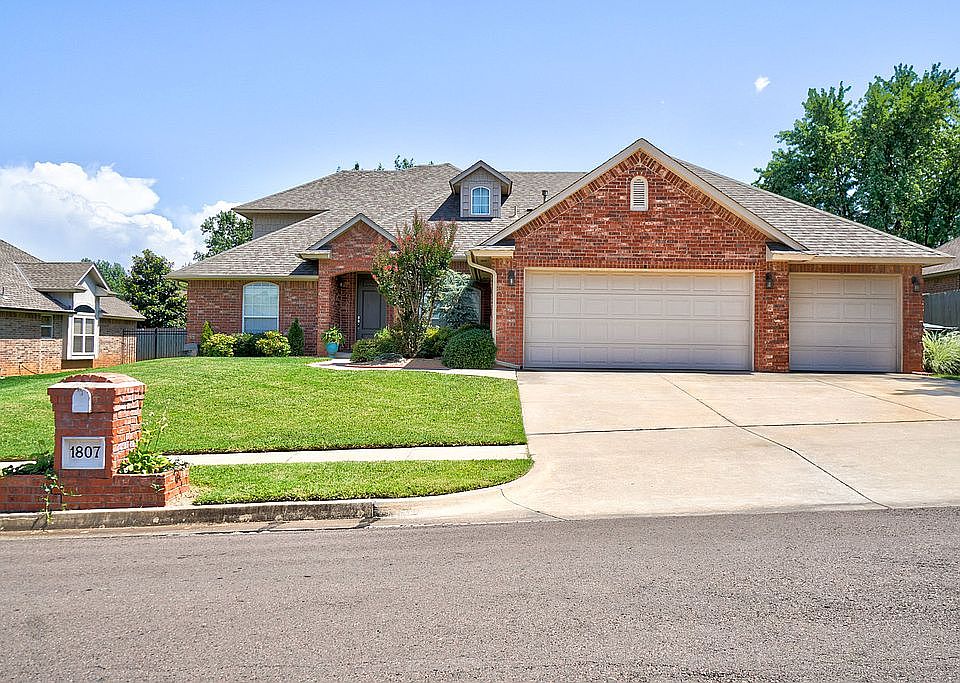 1st image of 1807 Barrington Dr