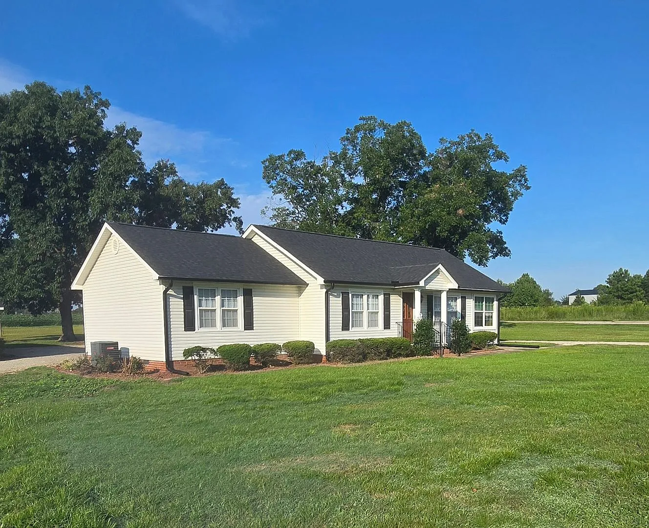 Coming Soon Updated Farmhouse — Photo 2