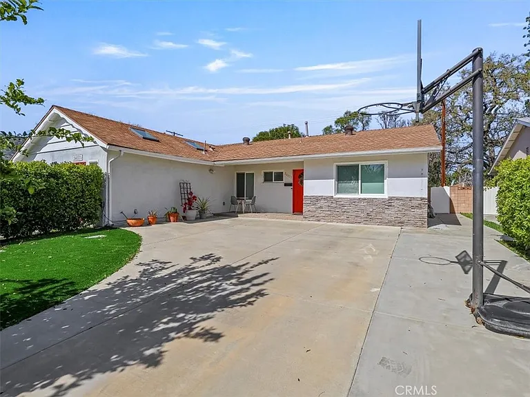 24033 Welby Way — Photo 20