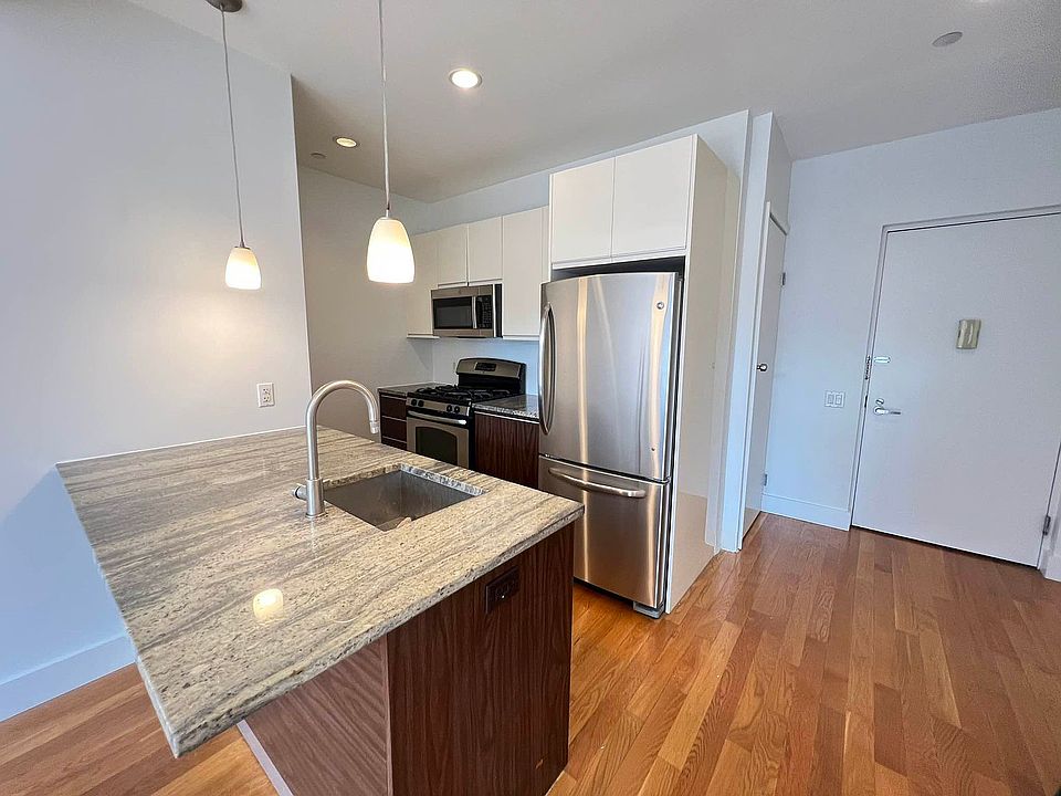 1st image of 836 Bergen St #D8