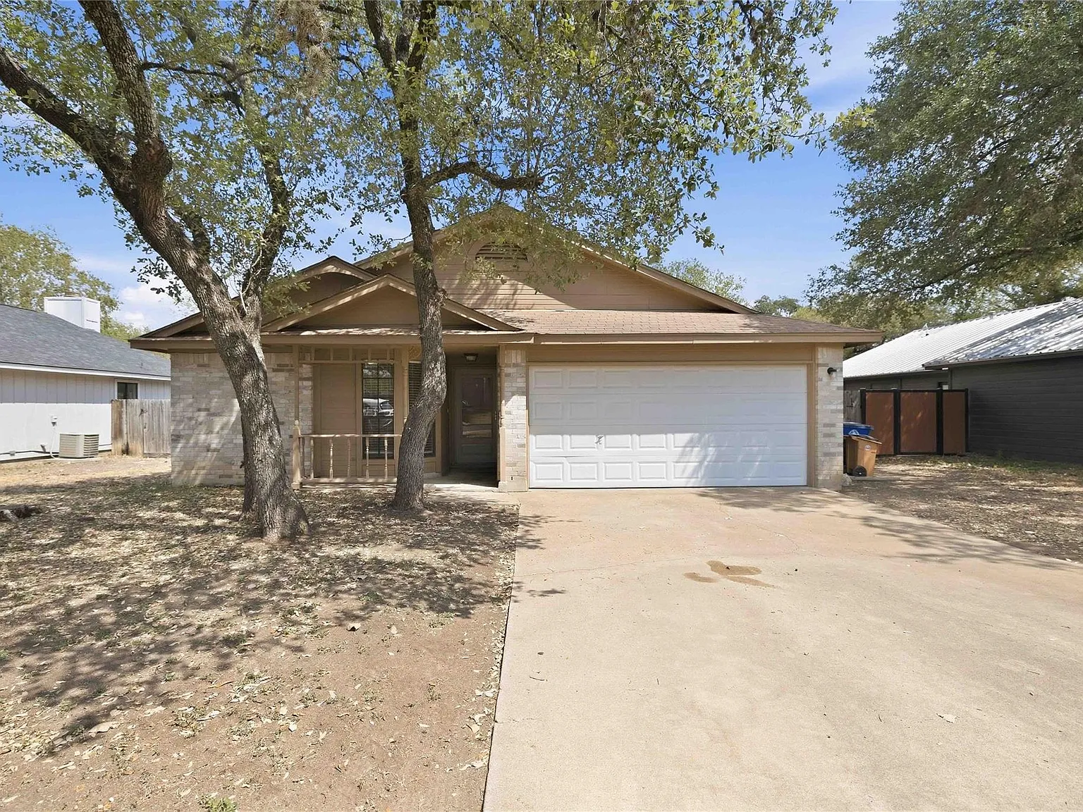 3 bed, 2.0 bath, 1118 sqft, $2,200 — Photo 2