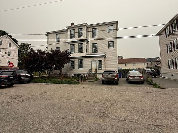 4th image of 898 Rodman St