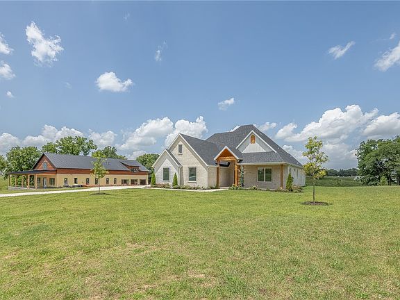 3rd image of 3094 Buck Ave