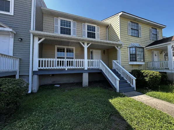 912 Pineland Ave, Hinesville, GA