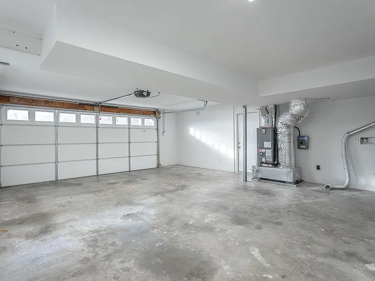 8214 Holly Crest Dr — Photo 36