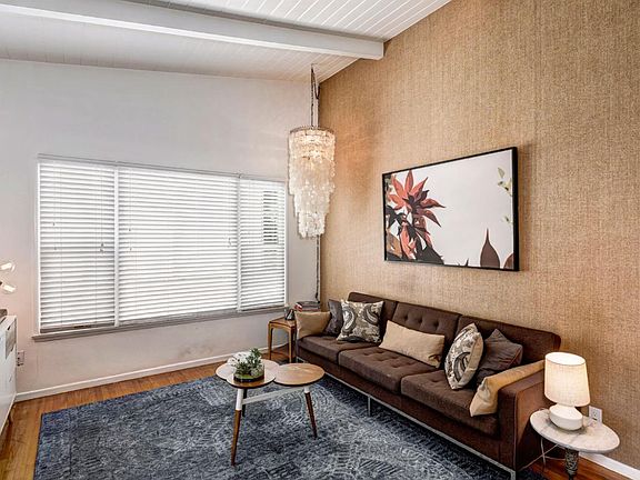 3rd image of 806 Westmount Dr #2