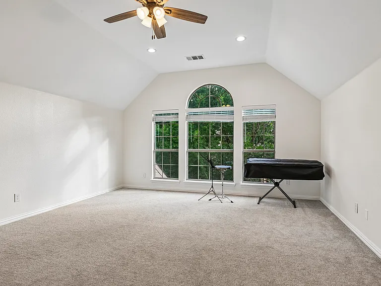 837 Moss Cliff Cir — Photo 28