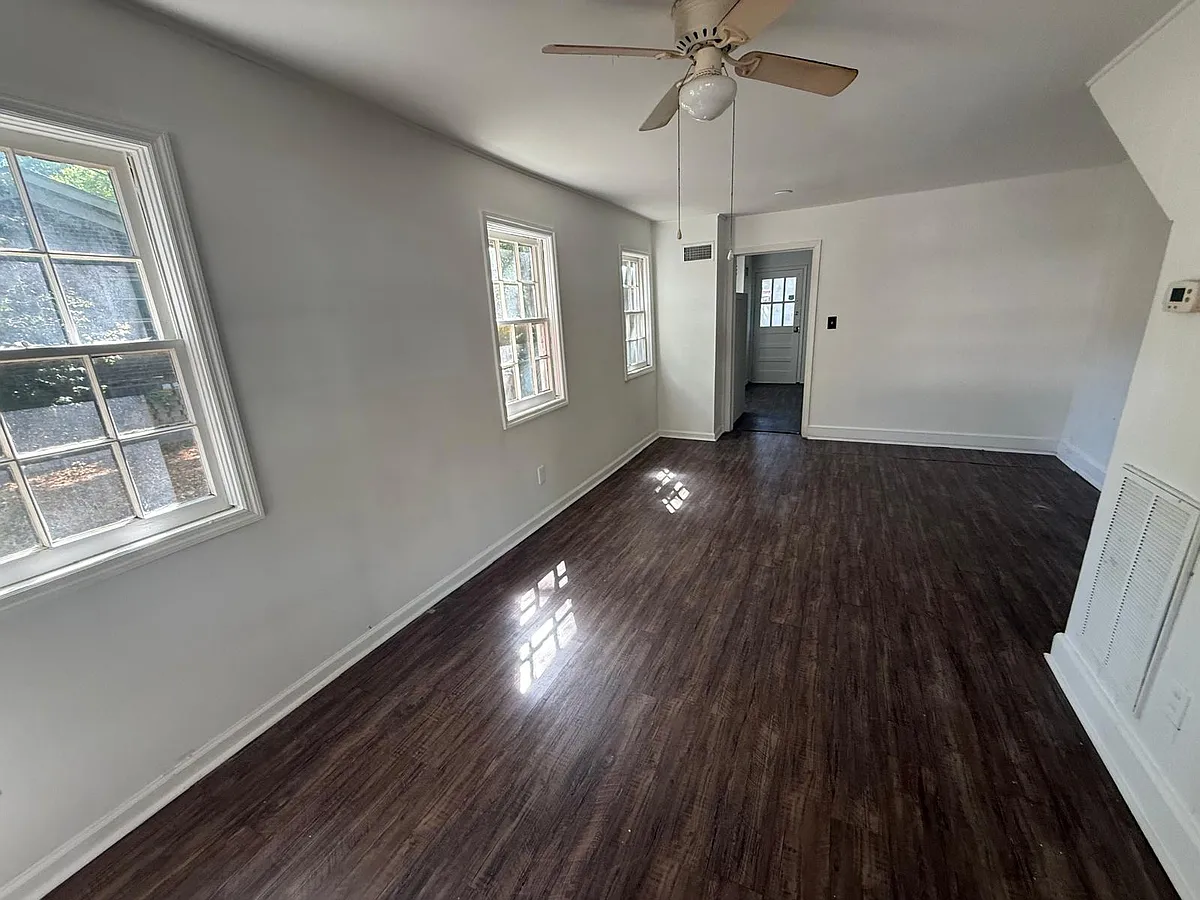 Building Photo - 206 Broadway St #A