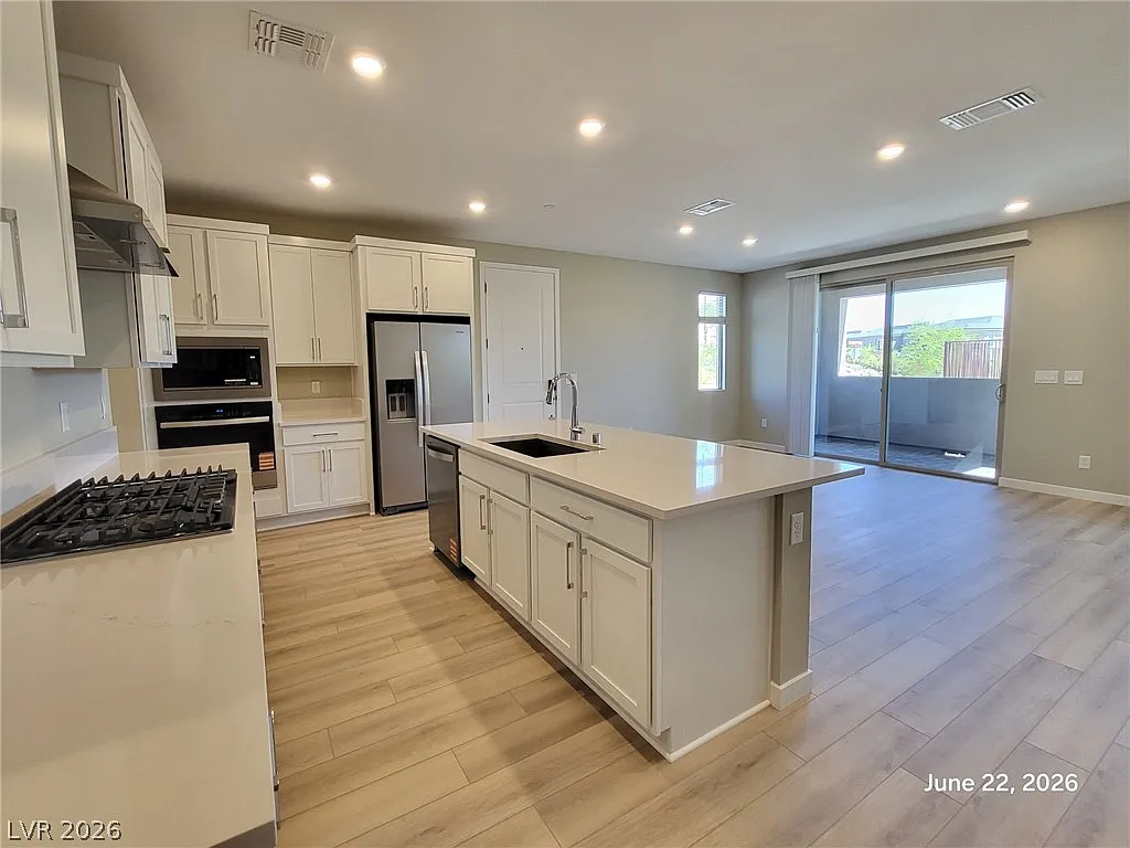 4 bed, 2.5 bath, 1854 sqft, $2,790 — Photo 4