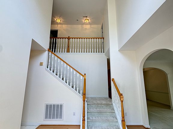 4th image of 604 Palafox Dr
