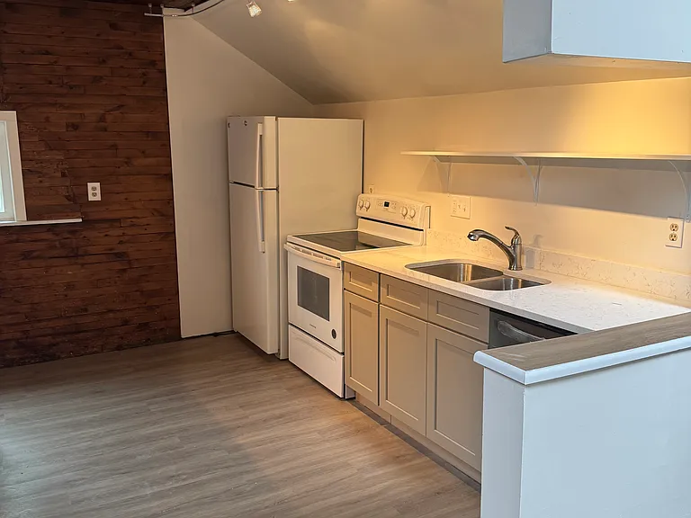 8 Granger Pl #6 — Photo 2