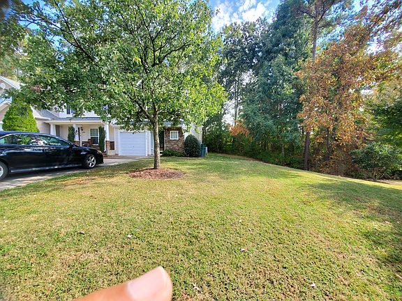 End unit with space for kids to play