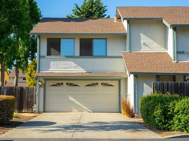 448 Lilac Ct — Photo 6