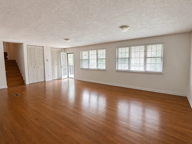 222 Schilling St — Photo 7