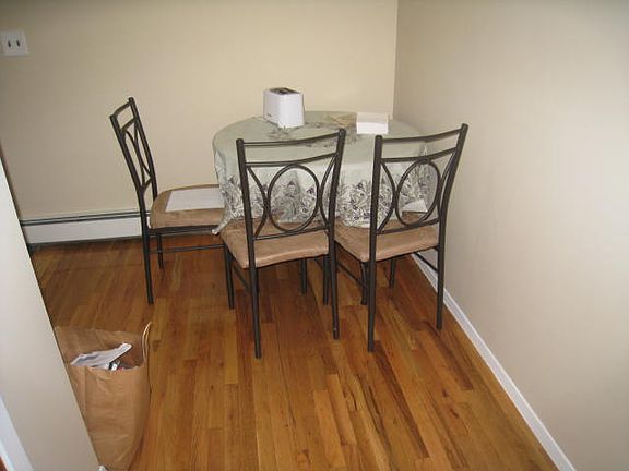 4th image of 2524 38th St APT 2R