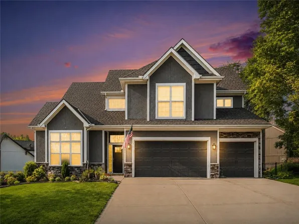6388 NW Sioux Dr, Parkville, MO 64152