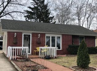 139 N Emerald Ave, Mundelein, IL 60060