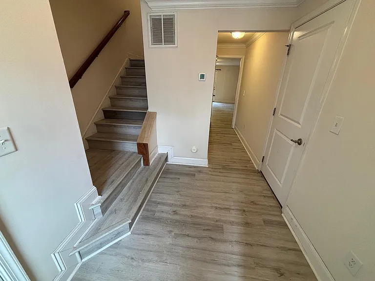 721 Suffield Way — Photo 3