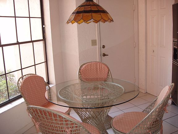 Eat-in kitchen