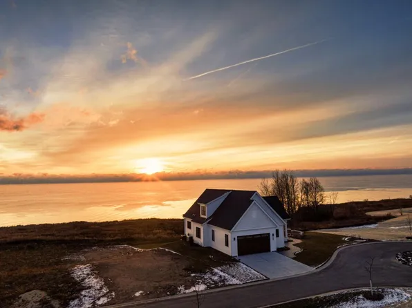 1198 SHIELING LANE #Lt13, Port Washington, WI 53074