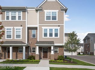 131 Monument Ln, Wixom, MI 48393