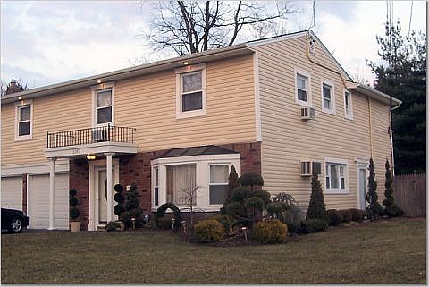 1st image of 1369 Woodside Ave