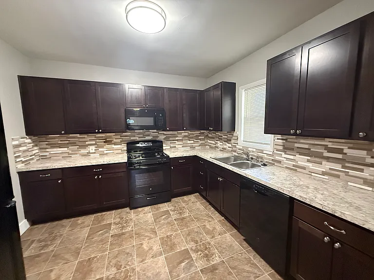 2936 Earle Ave SW — Photo 2