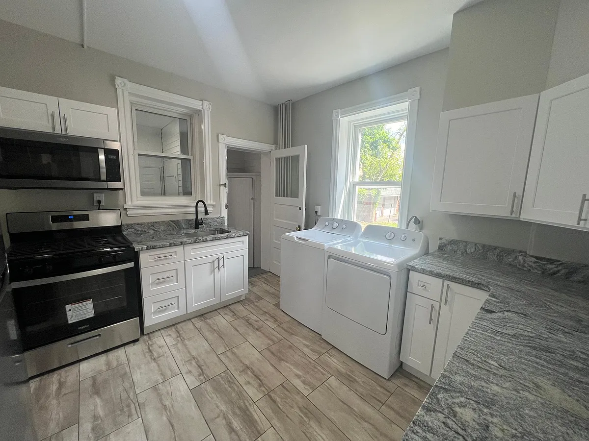 Building Photo - 711 Concord Ave #1