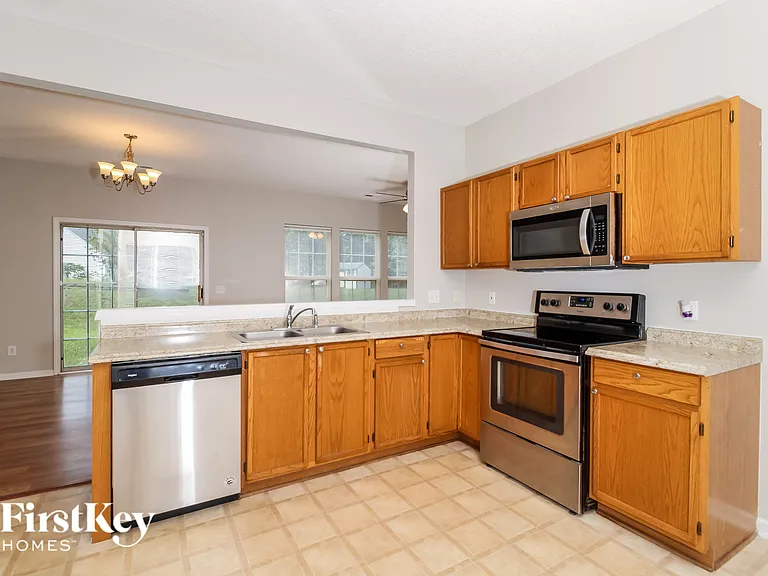 4230 Fairwood Dr — Photo 4