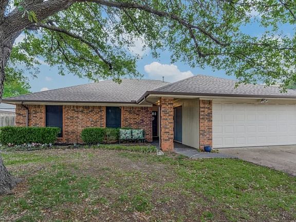3rd image of 2612 Herring Cir