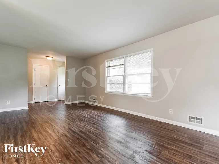 2032 Twin Falls Rd — Photo 4