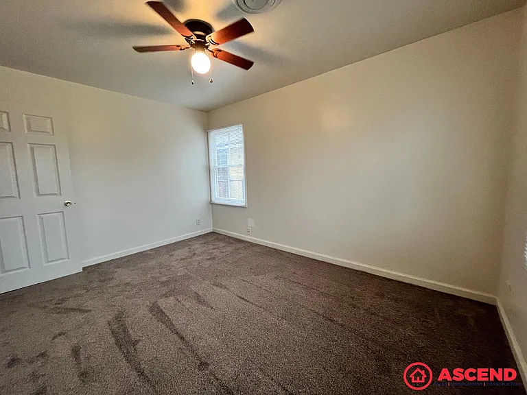 1305 S Chester Ave — Photo 12