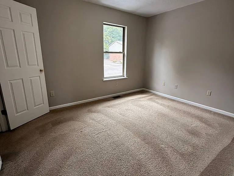 148 W Peach St — Photo 22