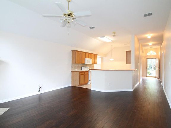 4th image of 5908 White Pine Dr