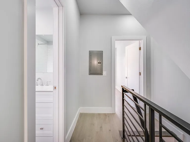 1903 N Taylor St — Photo 11