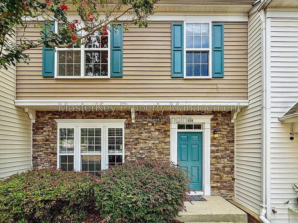 414 Walnut Woods Dr