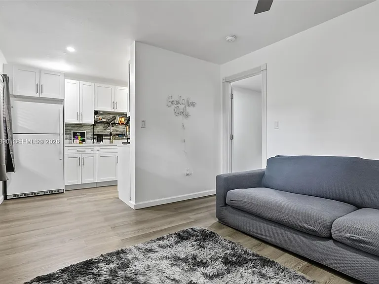 920 SW 30th St #2 — Photo 3