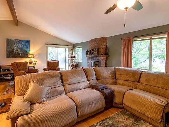 5th image of 376 Breakwater Ct