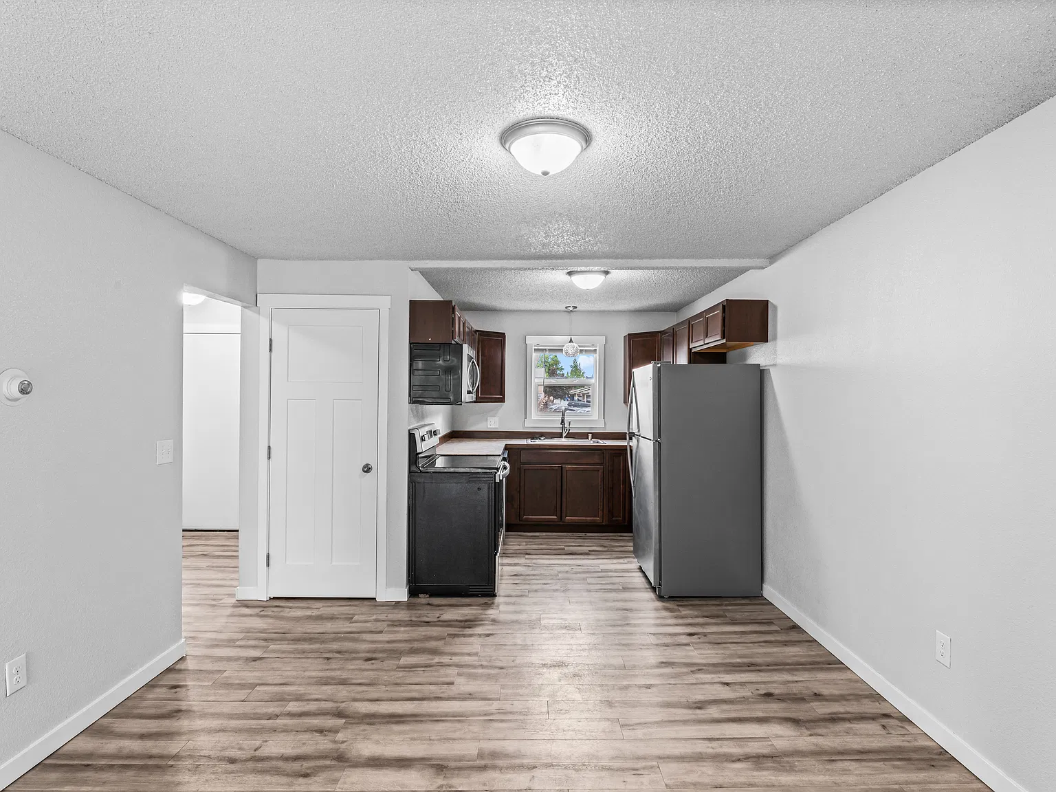 2 bed, 1.5 bath, 1200 sqft, $2,195 — Photo 3